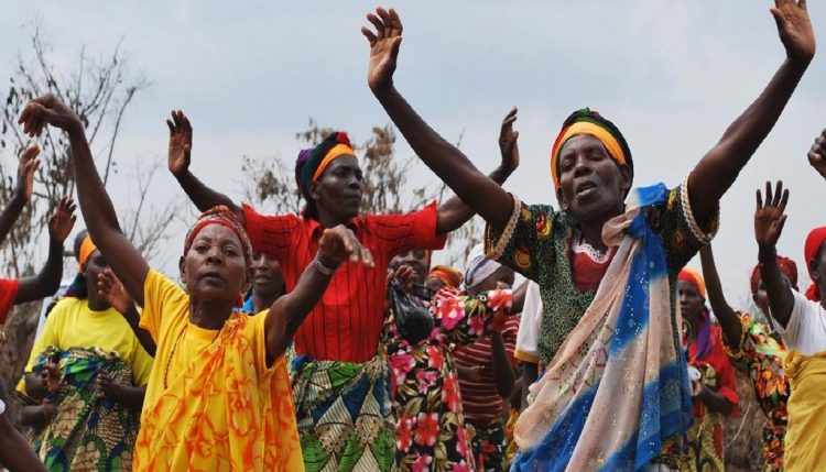 Picture of Women of ‘Tugurakire kitoki’ farmers group give a hearty welcome to visitors in their banana field. In its 10 years CIALCA has lifted 560,000 smallholder farmers out of poverty.