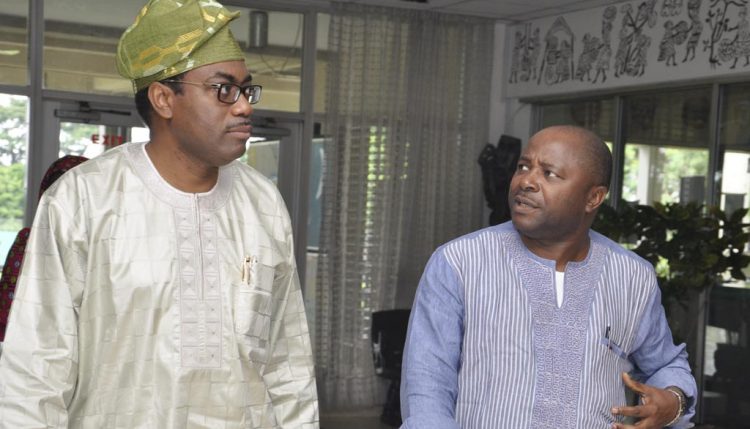 Picture of Akinwumi Adesina, AfDB president (left) and Nteranya Sanginga, IITA DG (right) discuss.