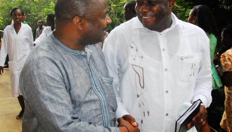 Picture of Nteranya Sanginga (IITA) and Yemi Akinbamijo (FARA)share warm greetings.