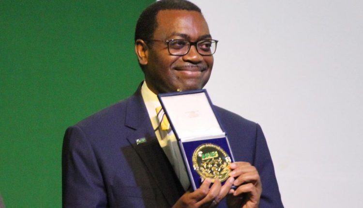 Picture of Akinwumi Adesina receives the FARA award in recognition of his visionary leadership.