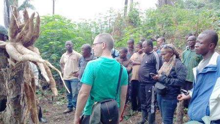 Picture of AWF COO Jeff Crisfield, interacting with members of a local village farmer association managed by IITA