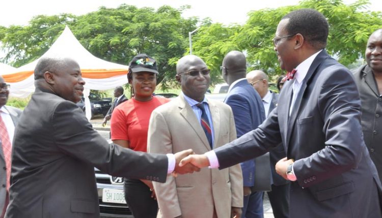 Picture of DG Nteranya Sanginga welcomes AfDB President Akinwumi Adesina at the IITA Abuja Station.