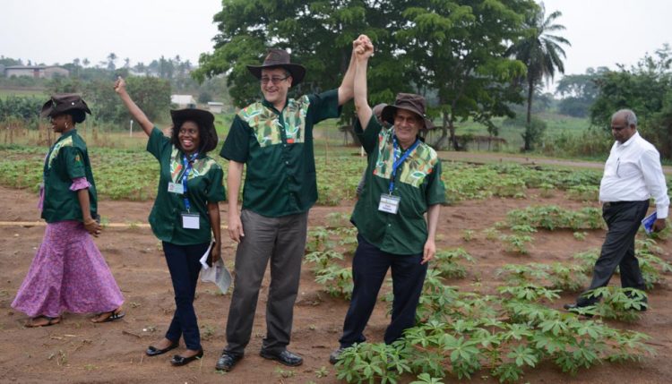 Picture of Cassava stakeholders celebrating the project BASICS in developing sustainable seed systems in Nigeria.