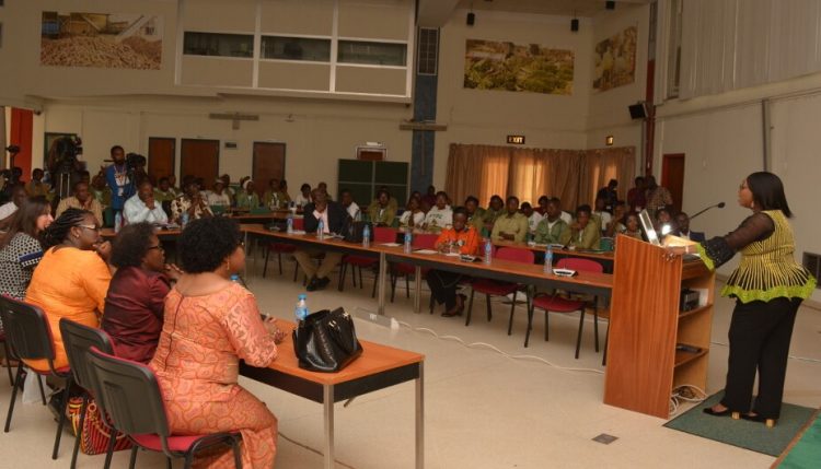 Picture of Dr Sarah Olubi-Johnson addressing the youth during the seminar.