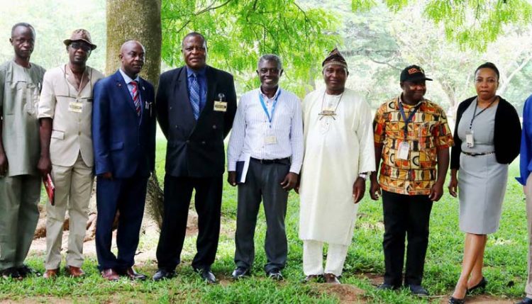 Picture of SAU delegation with members of R4D group.