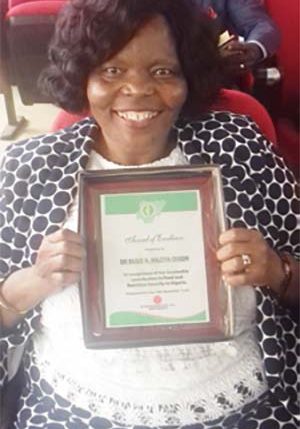 Picture of Dr Busie Maziya-Dixon showing off her plaque