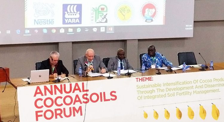 (L-R) Opening by Dr Bernard Vanlauwe (IITA), Daniel van Gilst (NORAD), Dr Emmanuel Agyemang Dwomoh (COCOBOD), and Dr H.K. Dzahini-Obiatey (Cocoa Research Institute Ghana).