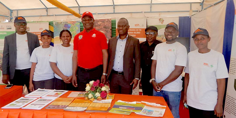  IITA staff with the Minister of Agriculture, Hon. Japhet Hasunga and the Permanent Secretary Minister of Agriculture, Mr Gerald Kusaya.