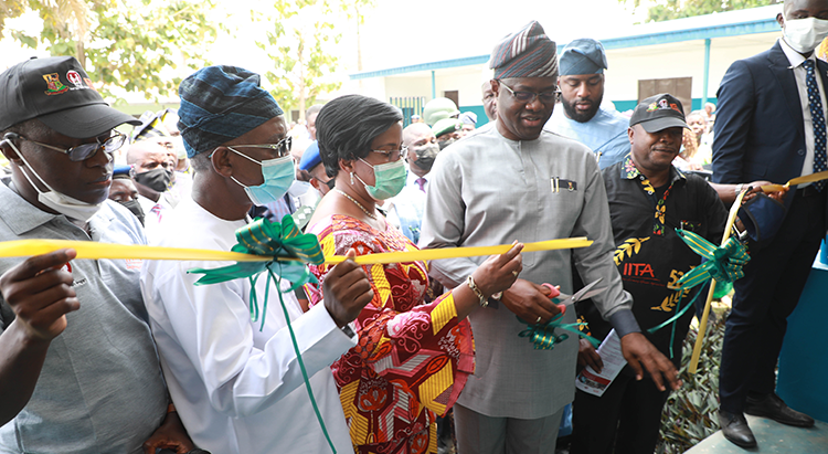 Governor Seyi Makinde commissioning the STEP Agribusiness Building.