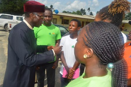 Picture of Chief Ogbeh chatting with the agripreneurs