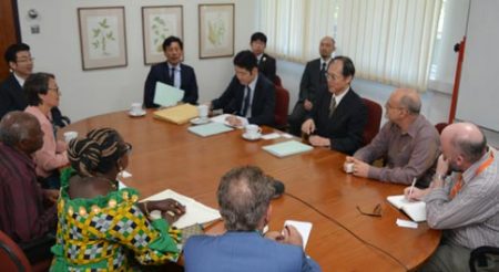 Picture of Roundtable discussion with Japanese Ambassador and key IITA Staff